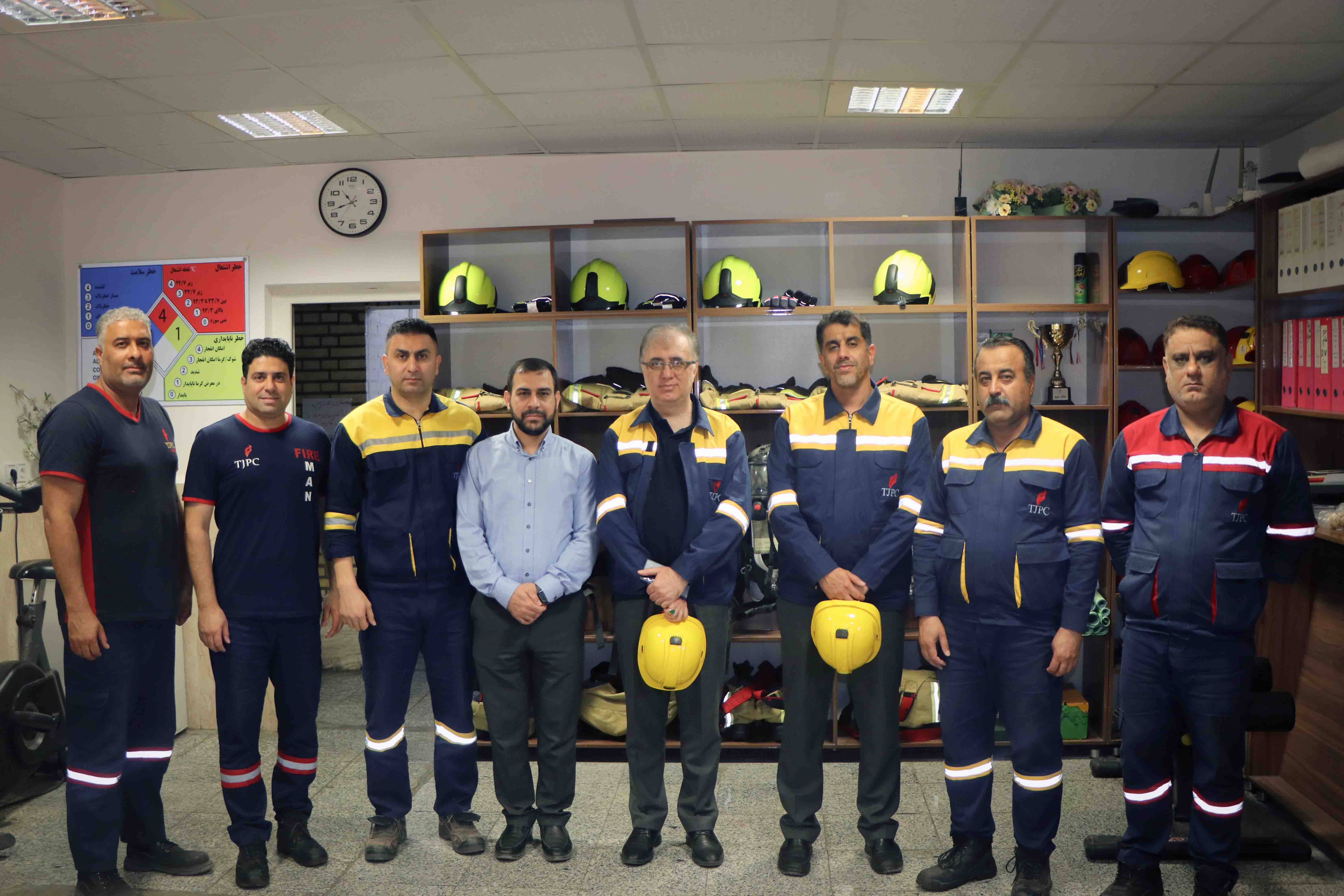 حضور مدیرعامل شرکت پتروشیمی تخت جمشید در واحد HSE به مناسبت روز ایمنی و آتش نشانی