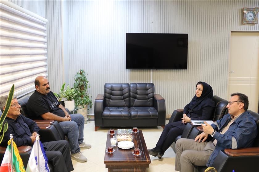 دیدار رئیس انجمن رانندگان و کامیونداران شهرستان ساوجبلاغ با مدیرعامل سیمان آبیک؛ تاکید بر رفع مشکلات حمل و نقل و بارگیری